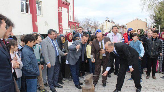 Bolvadin İlçe Milli Eğitim Müdürlüğümüzden Renkli Nevruz Kutlaması