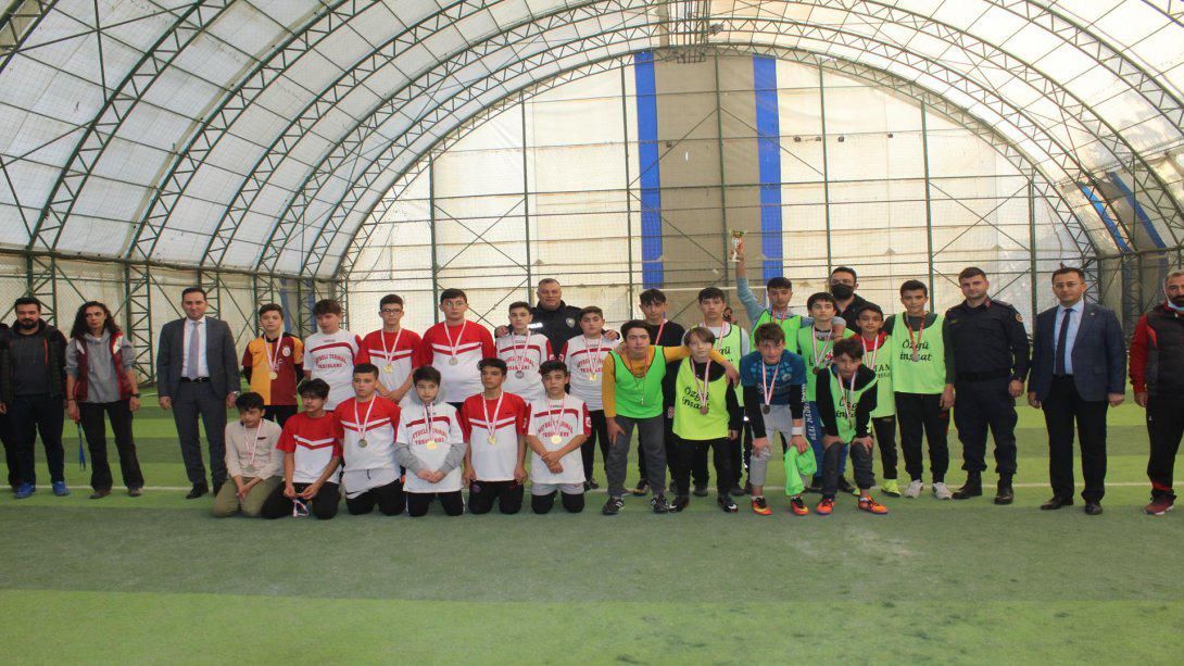 Ortaokullar Arası Futbol Turnuvası Şampiyonu Hasan Gemici Ortaokulu Oldu.